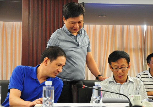 �е½������B(t��i)���Ĵ����Ķ����O(sh��)Ӌ(j��)�������x��