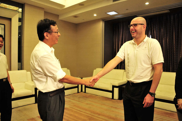 德國(guó)巴伐利亞中德經(jīng)濟(jì)文化協(xié)會(huì)執(zhí)行主席施改革蒞揭訪問(wèn)